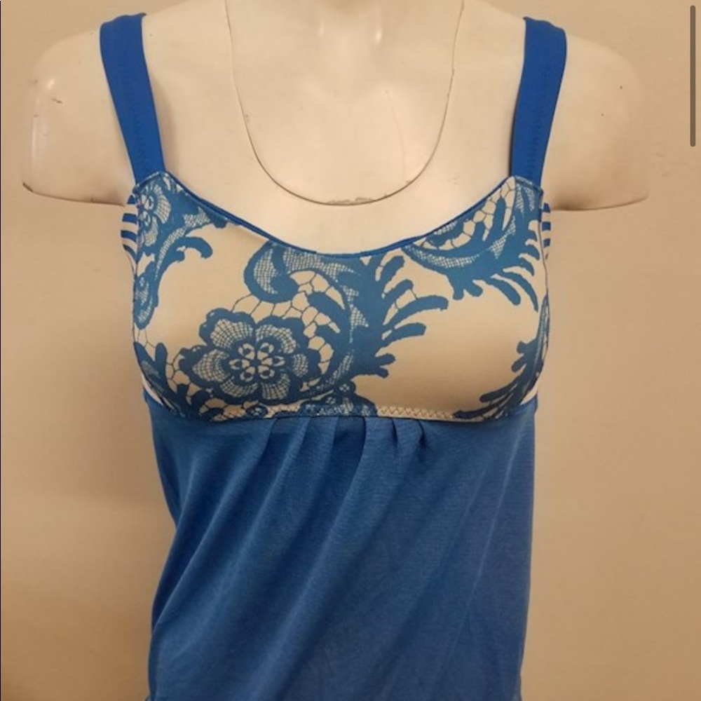 LULULEMON TANK SZ 6